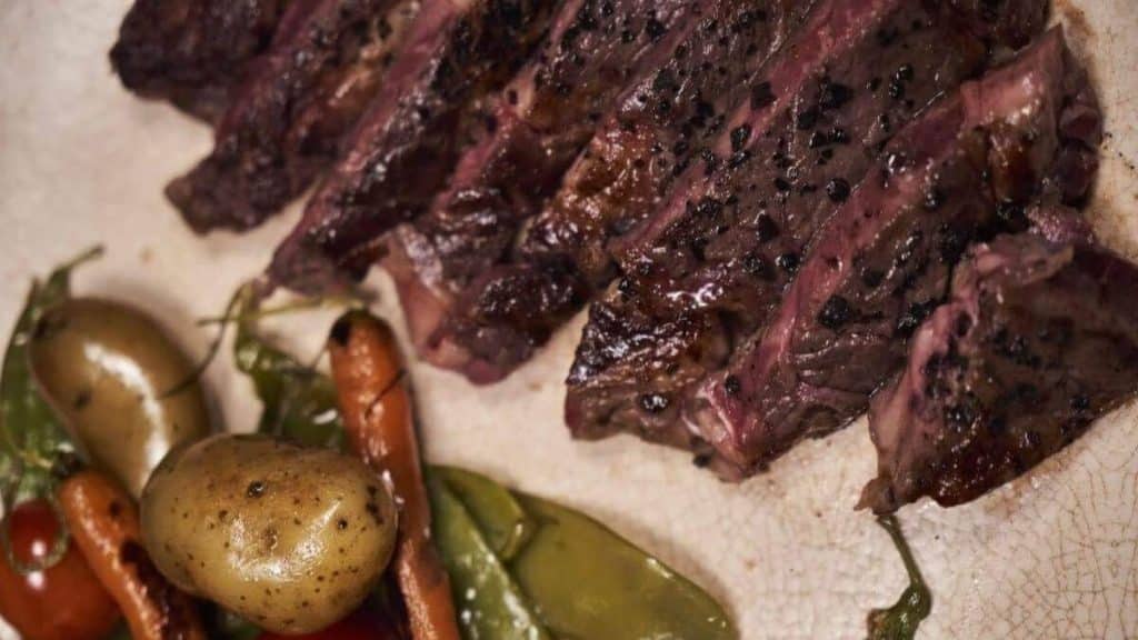Corte premium de carne madurada en restaurante carne Valencia Censura