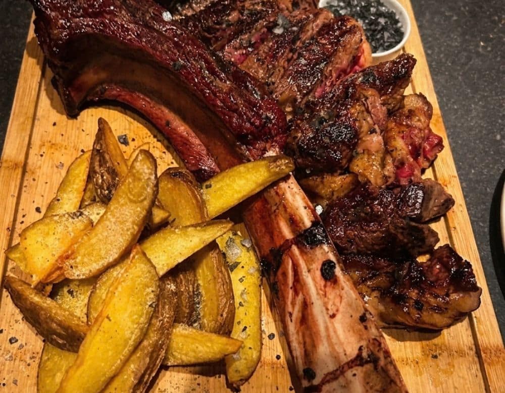 Tomahawk-carnes-a-la-brasa
